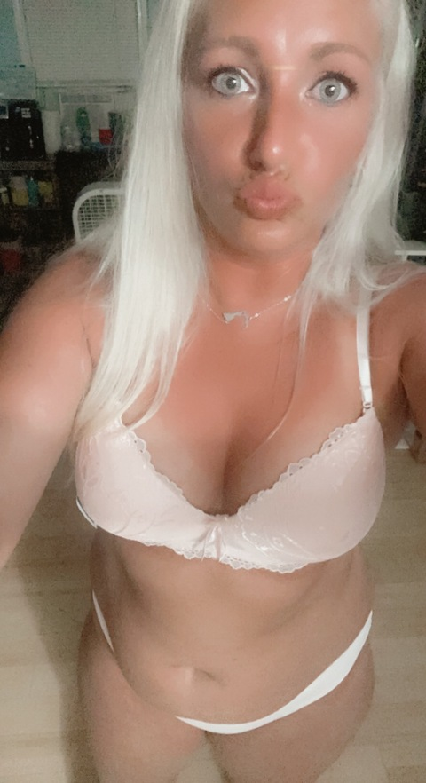 babyyygirlrae onlyfans leaked picture 1