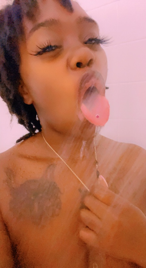 chocolateamazon2 onlyfans leaked picture 1